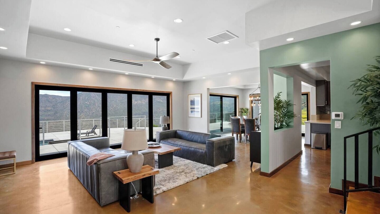 Photo of Livingroom in Malibu