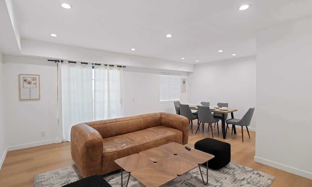 Photo of Livingroom in Van Nuys