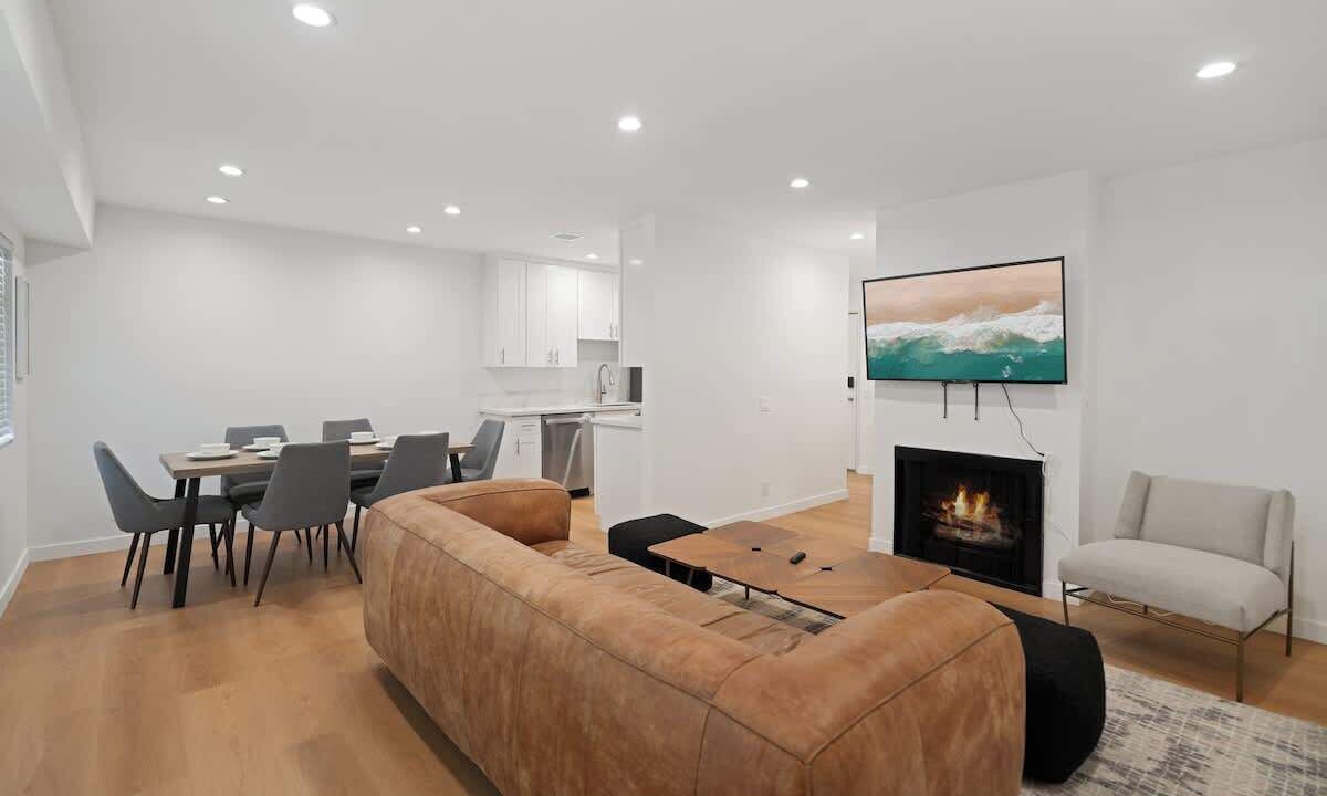 Photo of Livingroom in Van Nuys