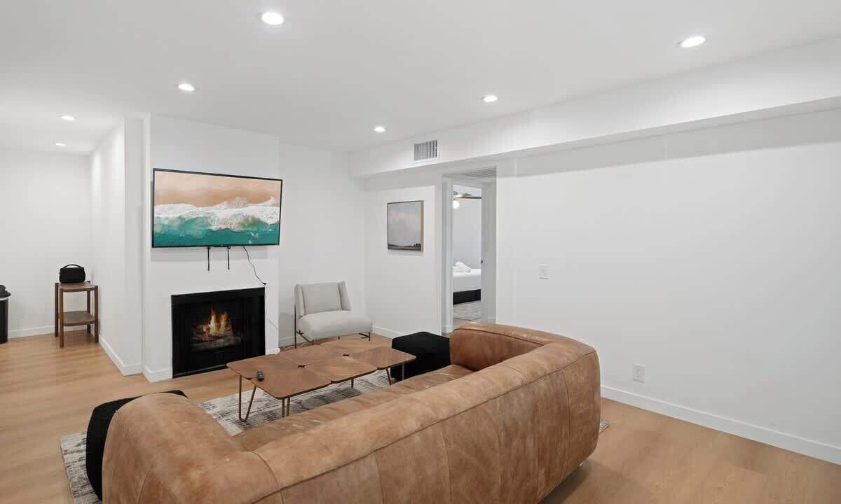 Photo of Livingroom in Van Nuys