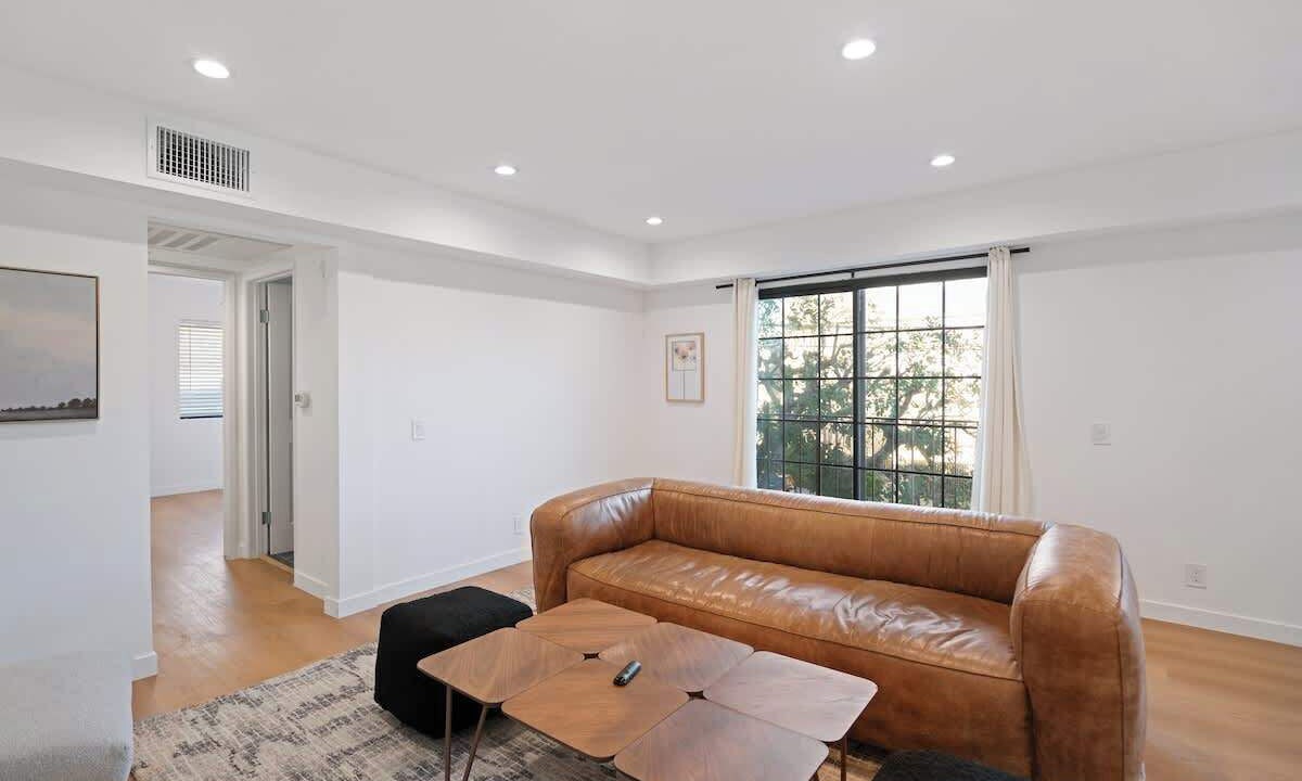 Photo of Livingroom in Van Nuys