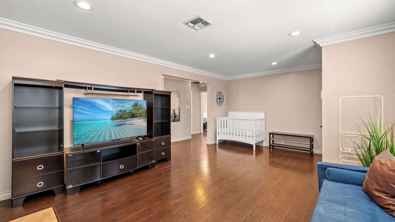 Photo of Livingroom in Westmont