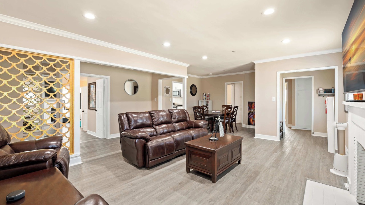 Photo of Livingroom in Westmont