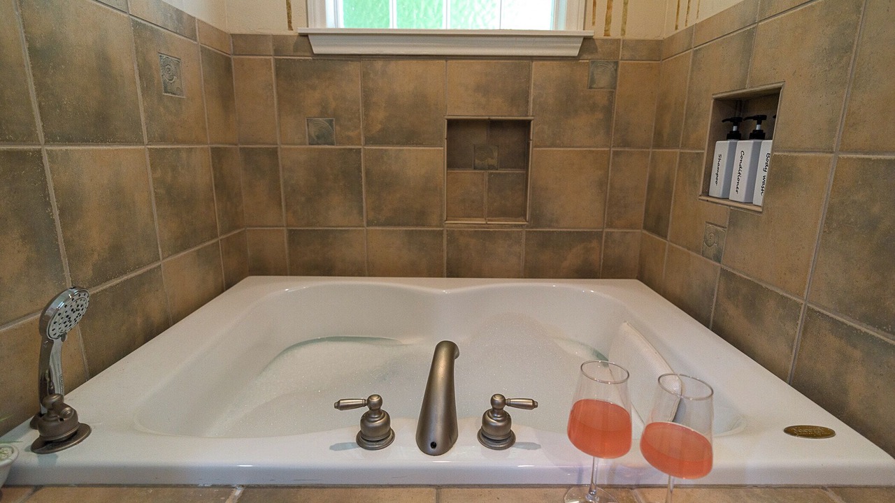 Photo of Bathroom in Estates at Canyon Crest