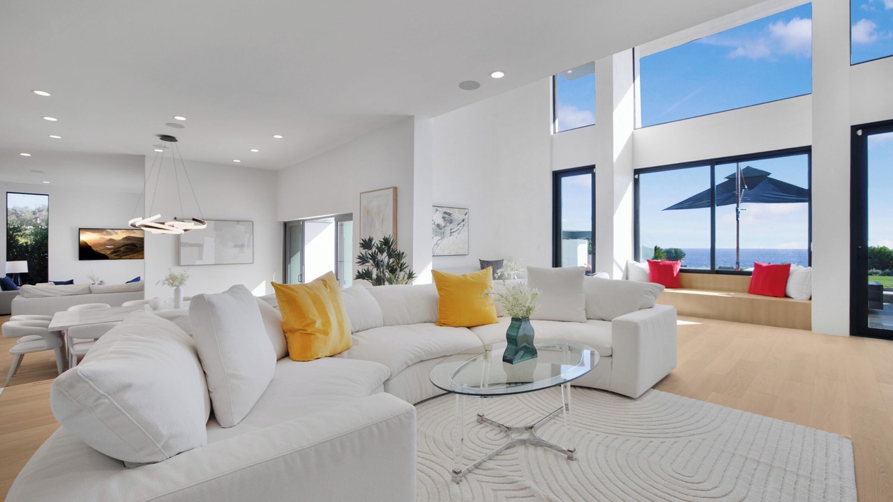 Photo of Livingroom in Western Malibu