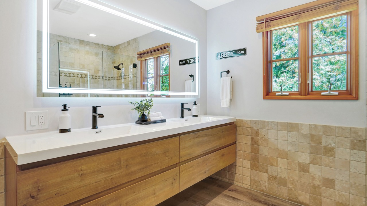 Photo of Bathroom in Woodland Hills