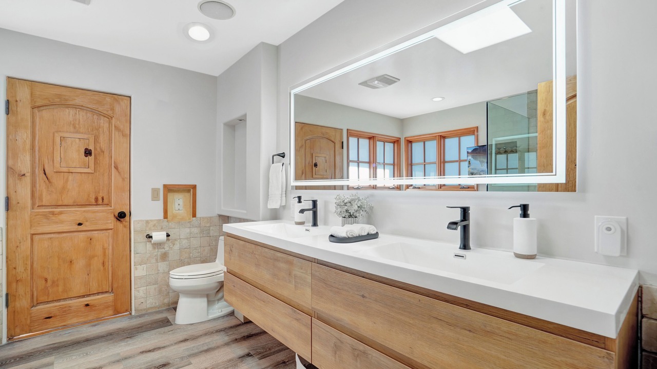 Photo of Bathroom in Woodland Hills