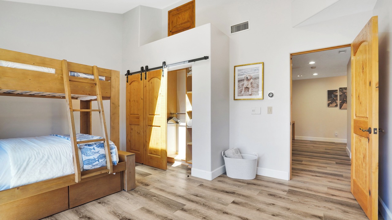 Photo of Bedroom in Woodland Hills
