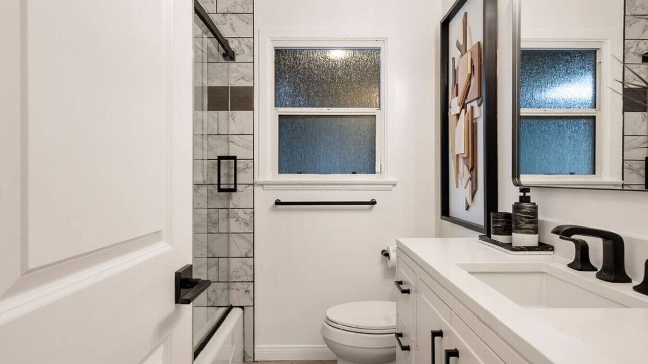 Photo of Bathroom in The Plaza