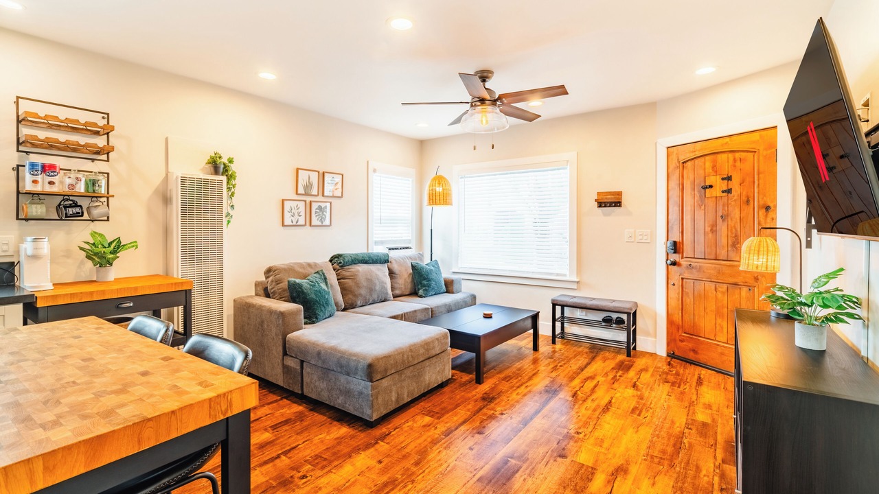 Photo of Livingroom in Alamitos Beach