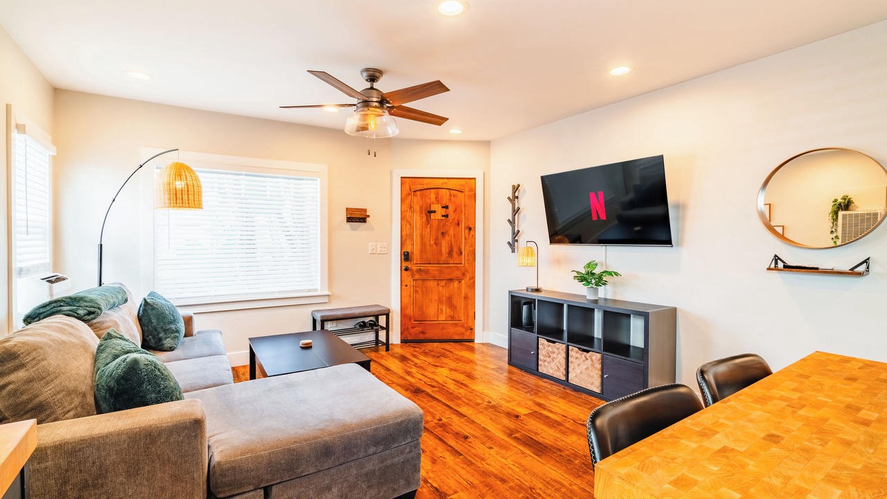 Photo of Livingroom in Alamitos Beach