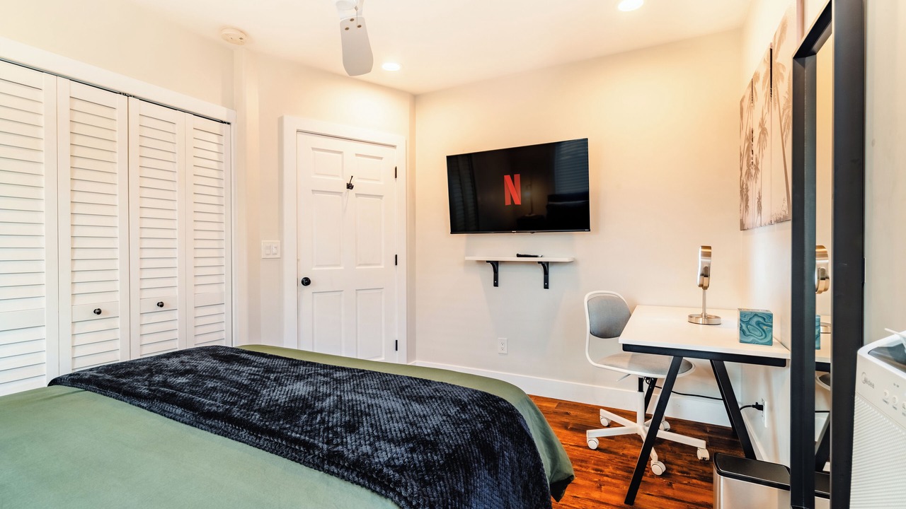 Photo of Bedroom in Alamitos Beach