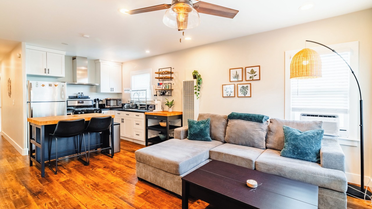 Photo of Livingroom in Alamitos Beach