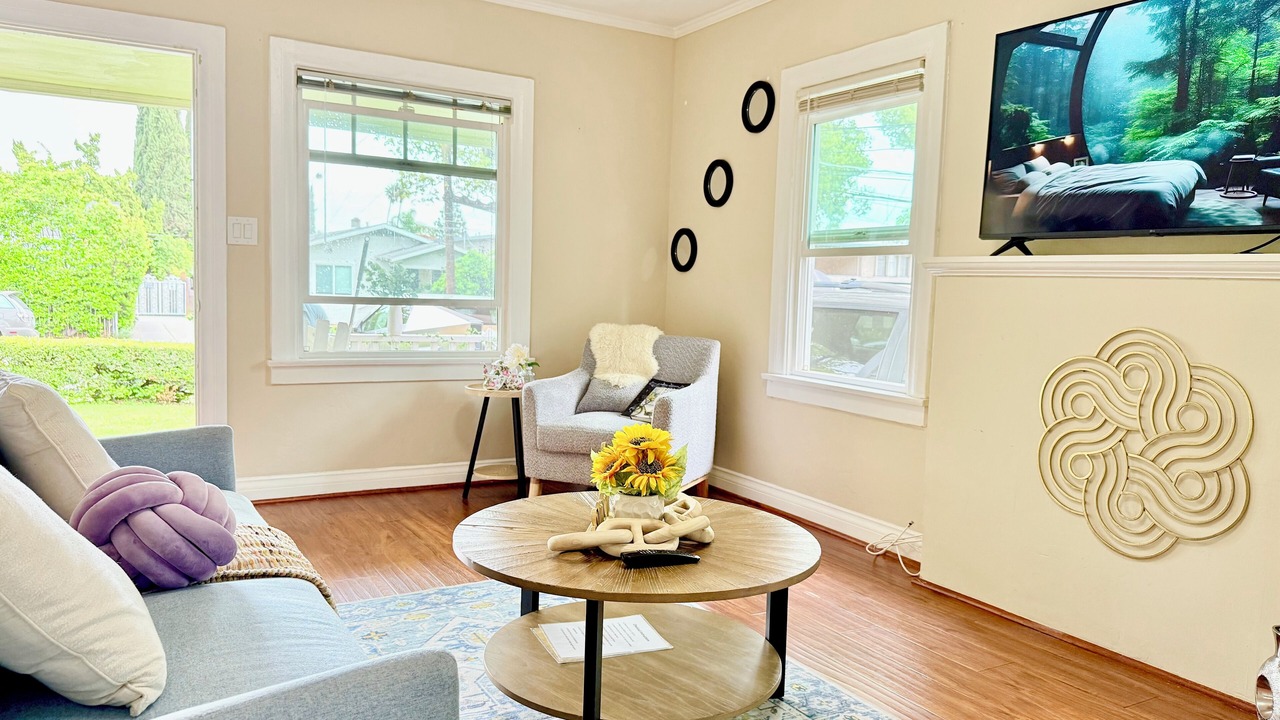 Photo of Livingroom in Mid Central
