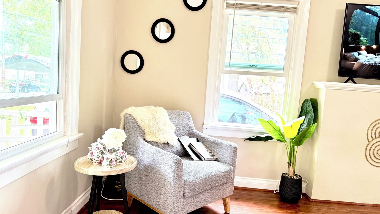Photo of Livingroom in Mid Central
