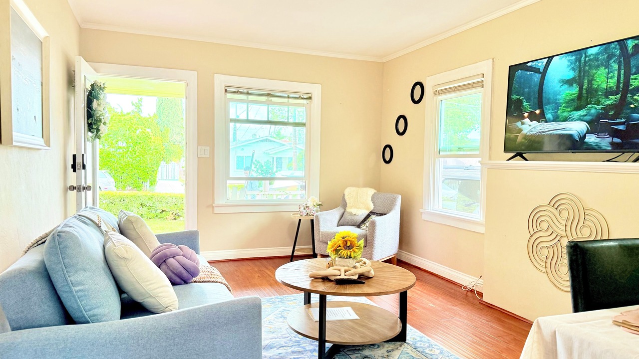 Photo of Livingroom in Mid Central