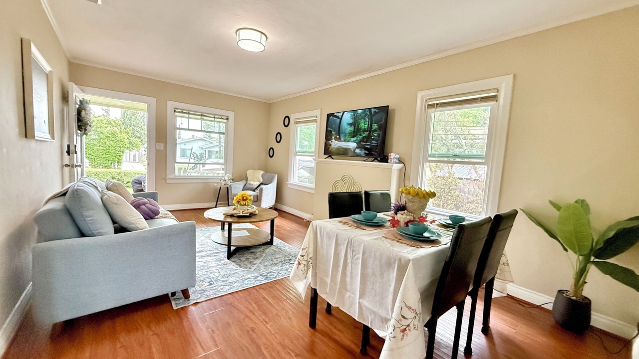 Photo of Livingroom in Mid Central