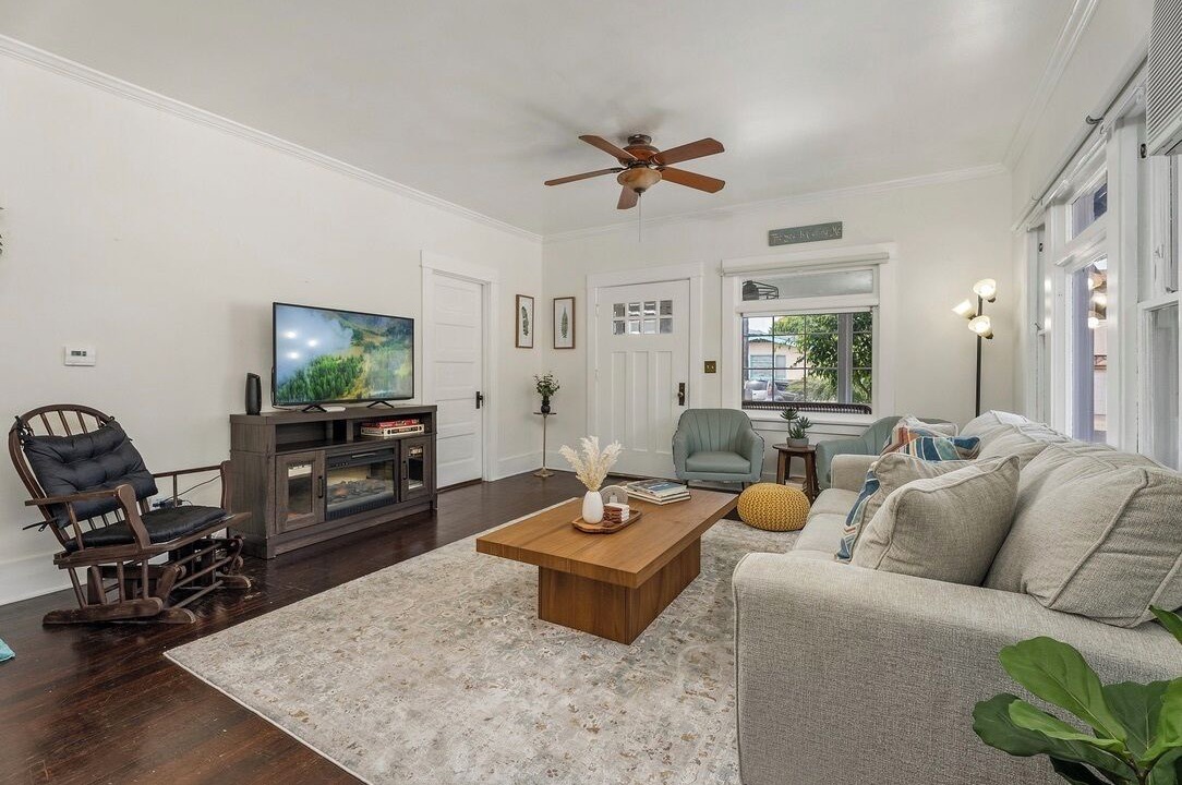 Photo of Livingroom in Alamitos Beach
