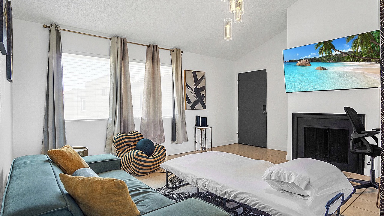 Photo of Livingroom in Fountain Valley