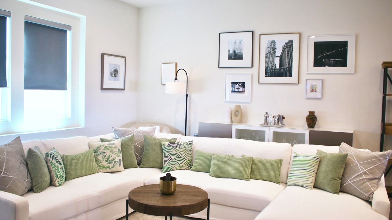Photo of Livingroom in Platinum Triangle