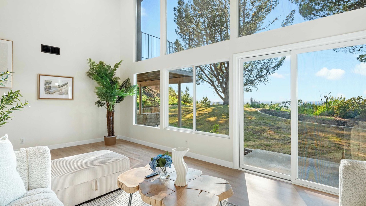 Photo of Livingroom in North Tustin