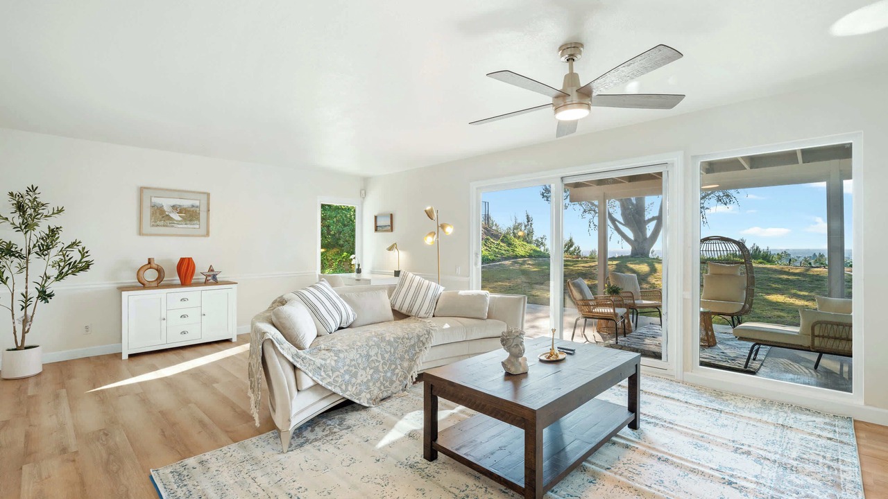 Photo of Livingroom in North Tustin
