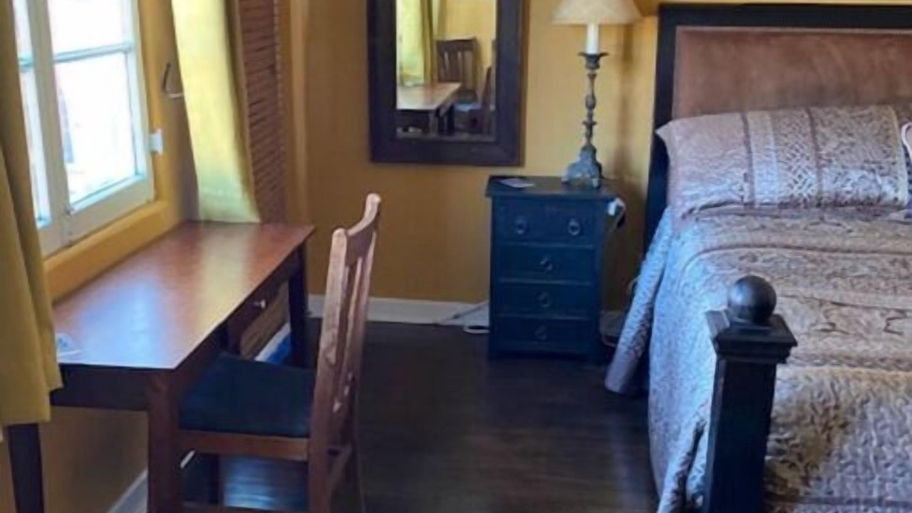 Photo of Bedroom in Mid-Wilshire