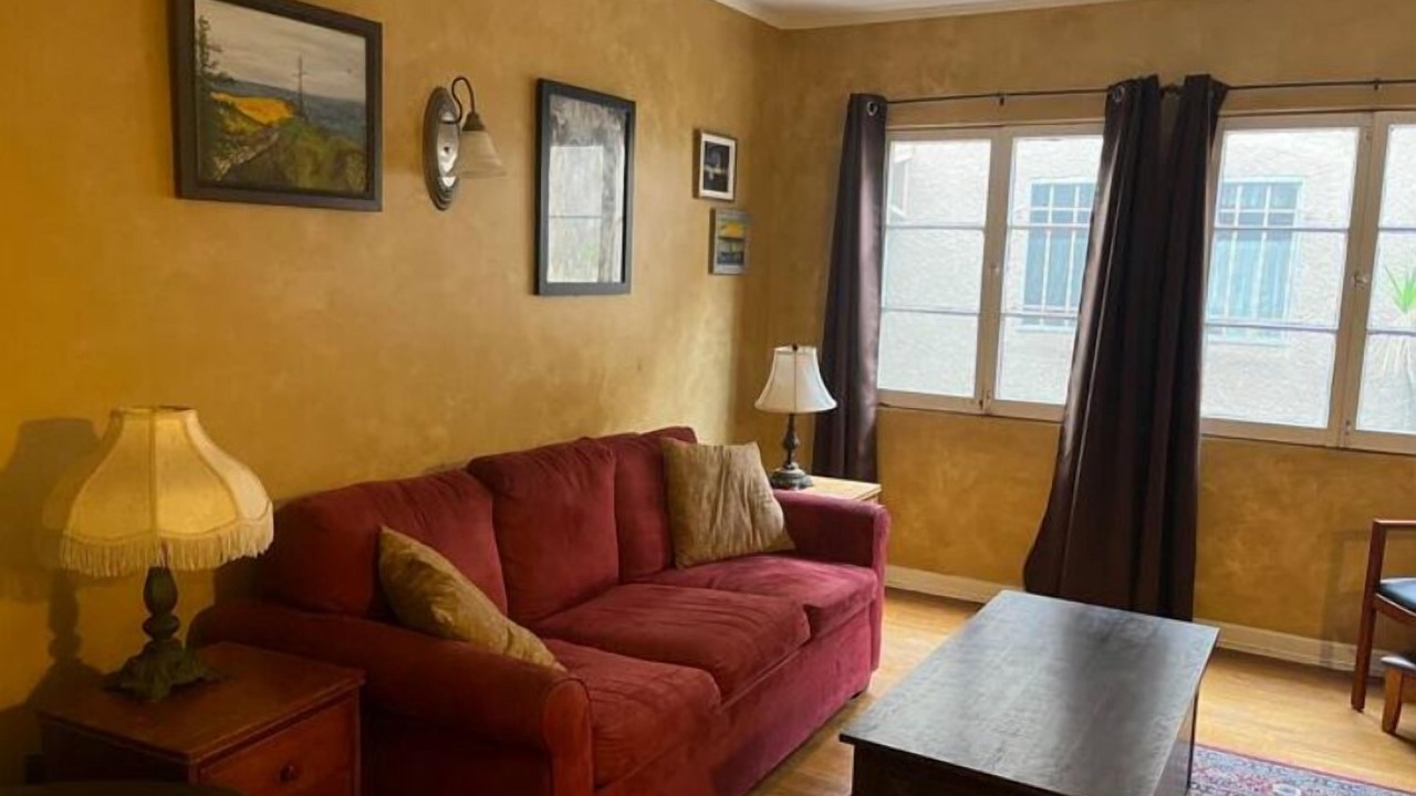 Photo of Livingroom in Mid-Wilshire