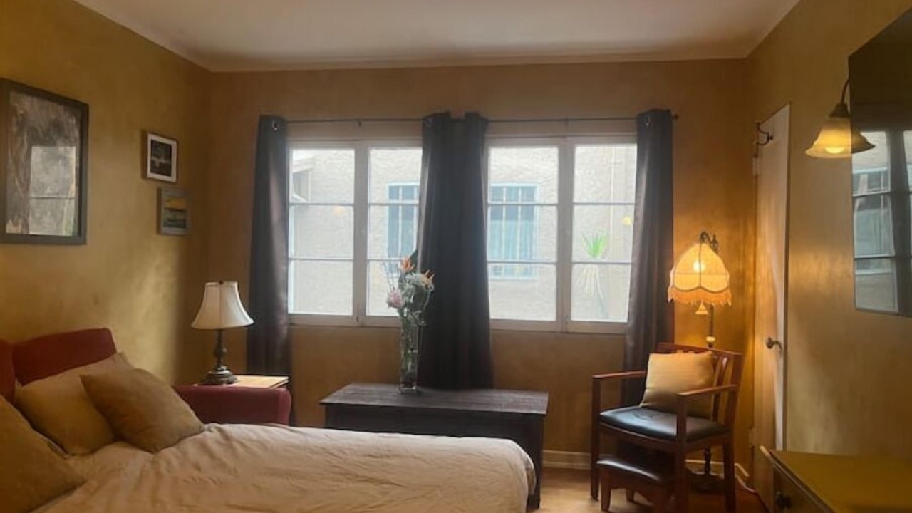 Photo of Bedroom in Mid-Wilshire
