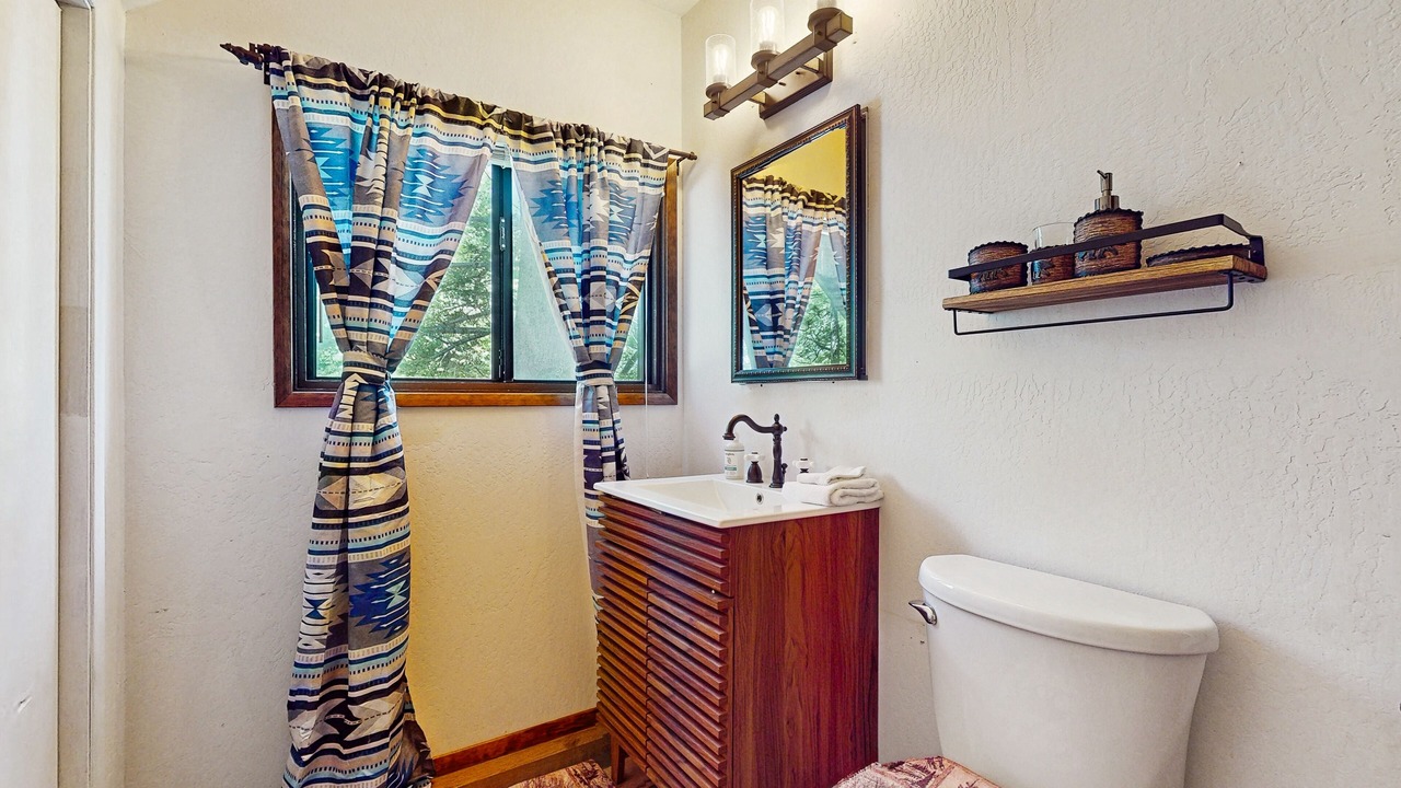 Photo of Bathroom in Twin Peaks