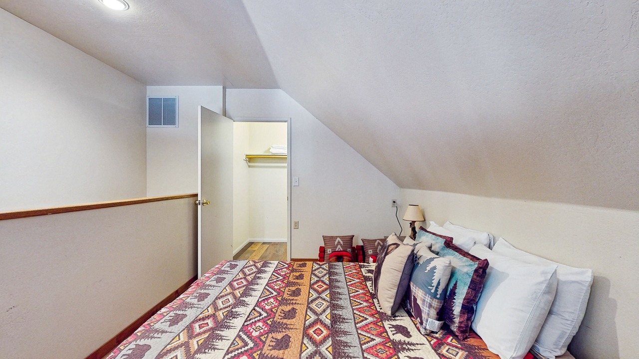Photo of Bedroom in Twin Peaks
