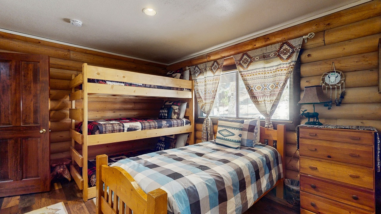 Photo of Bedroom in Twin Peaks