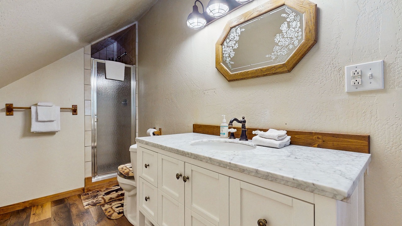 Photo of Bathroom in Twin Peaks