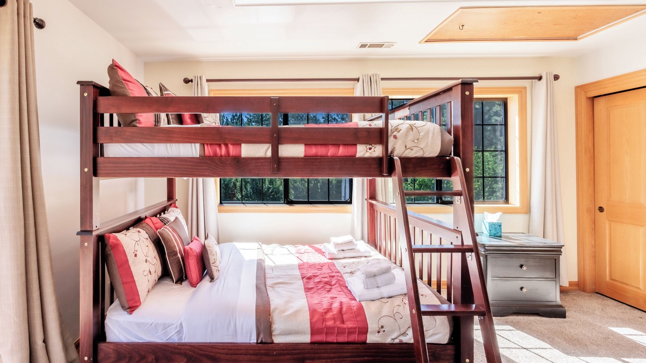 Photo of Bedroom in Big Bear