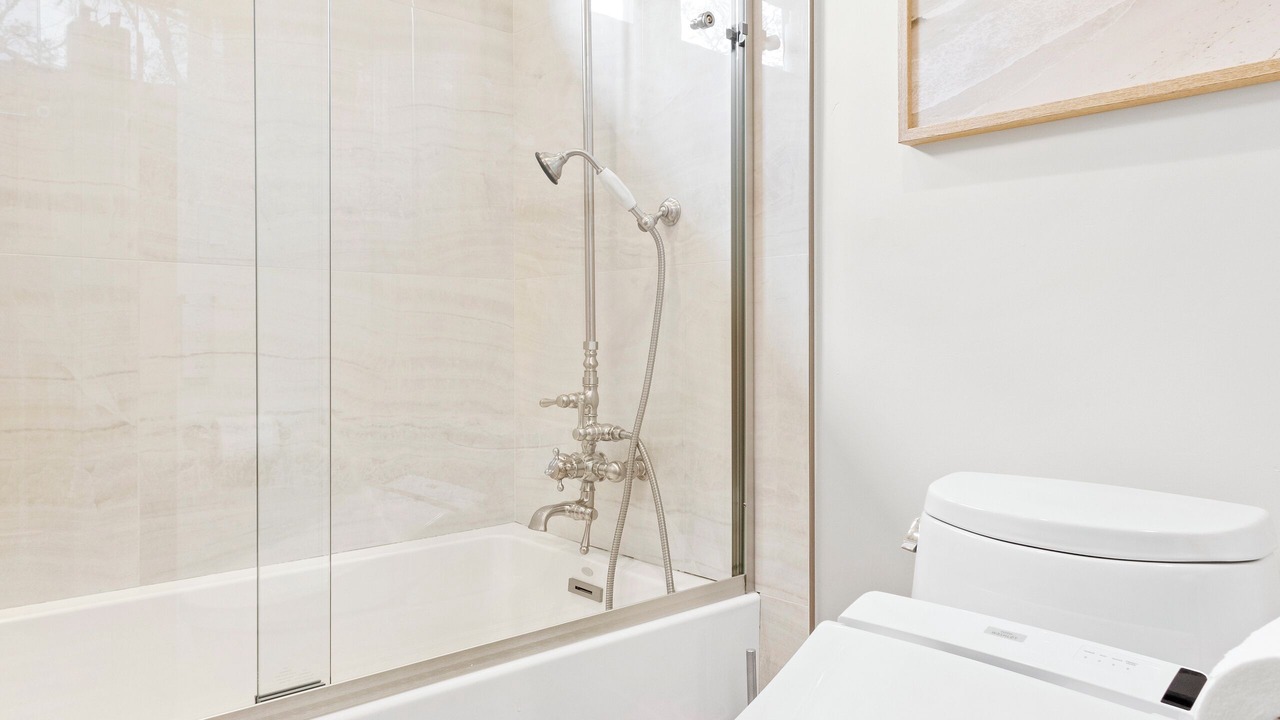 Photo of Bathroom in Nut Tree