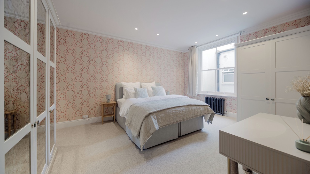 Photo of Bedroom in Queen's Gate