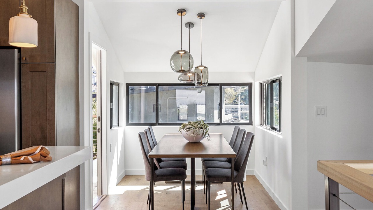 Photo of Livingroom in Upper Rockridge