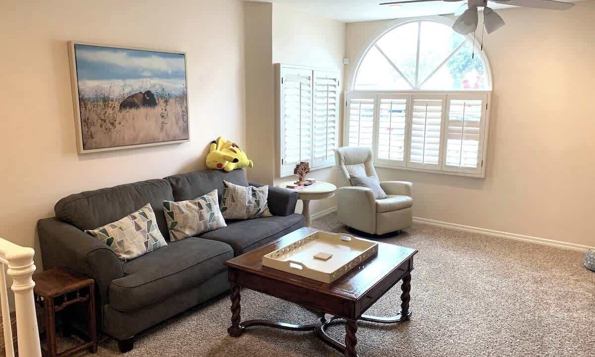 Photo of Livingroom in Old Towne
