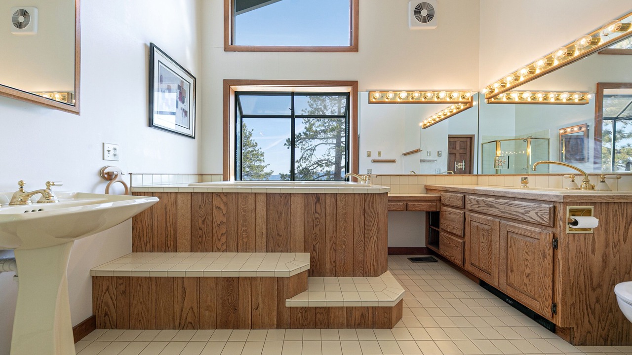 Photo of Bathroom in Tahoma