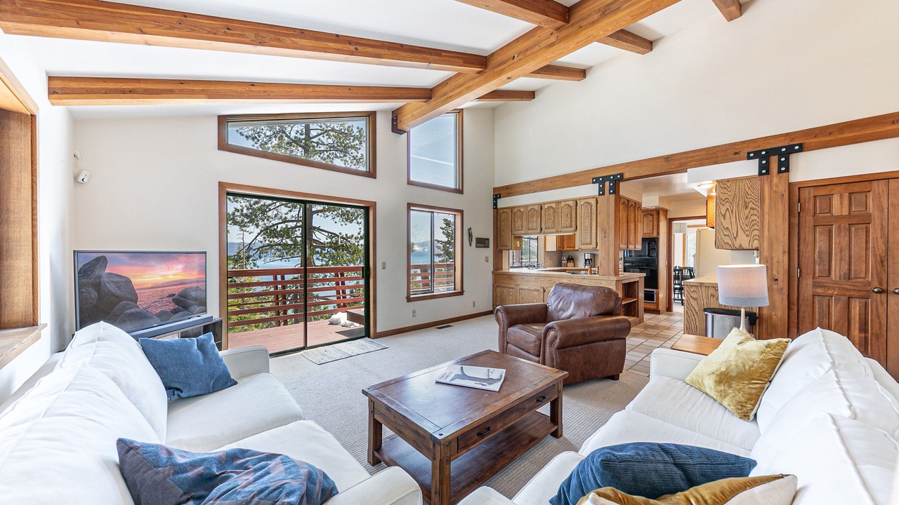 Photo of Livingroom in Tahoma