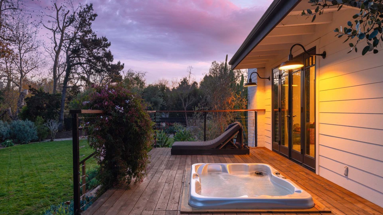 Photo of Patio Balcony in Malibu