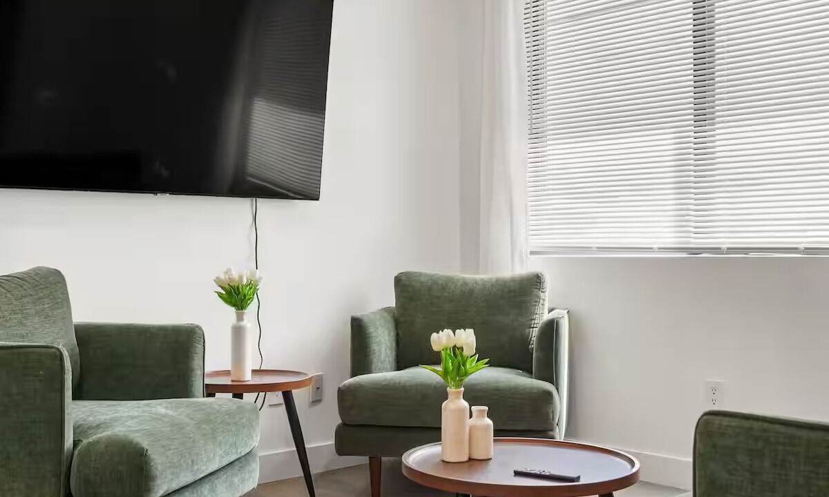 Photo of Livingroom in Culver - West
