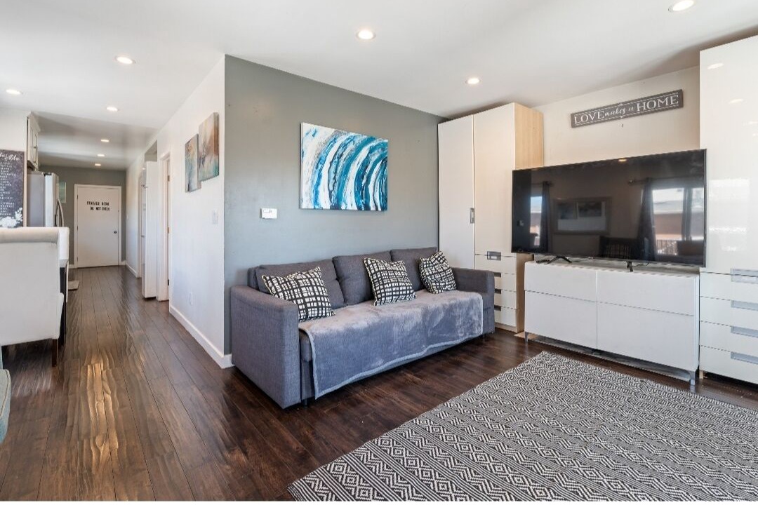 Photo of Livingroom in Oakland