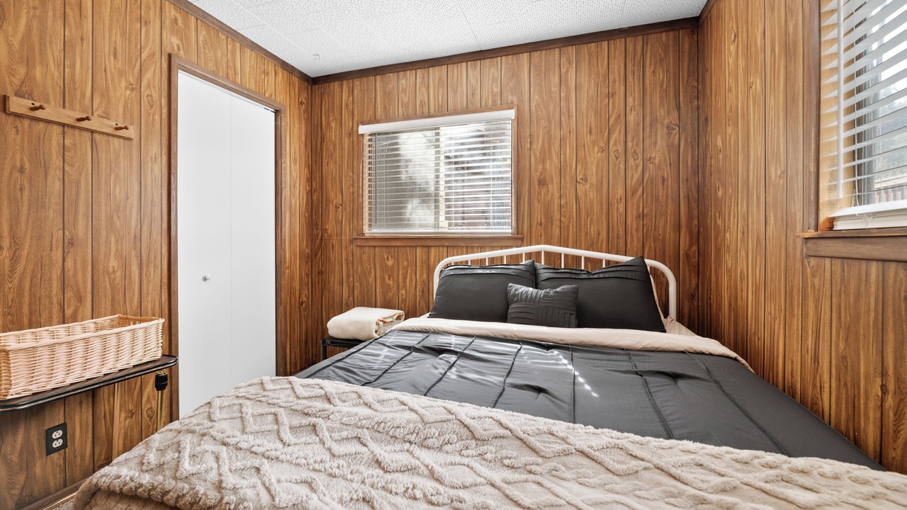 Photo of Bedroom in Green Valley Lake