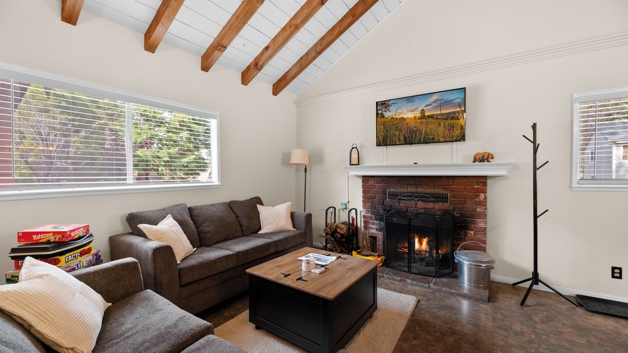 Photo of Livingroom in Green Valley Lake