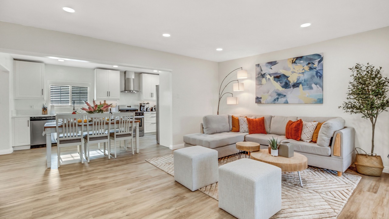 Photo of Livingroom in Sherwood Forest and Thistle Development