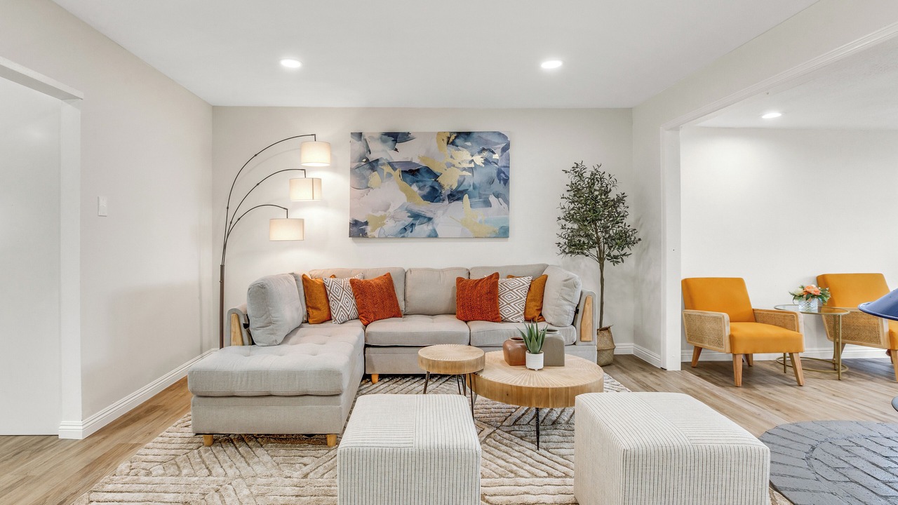 Photo of Livingroom in Sherwood Forest and Thistle Development