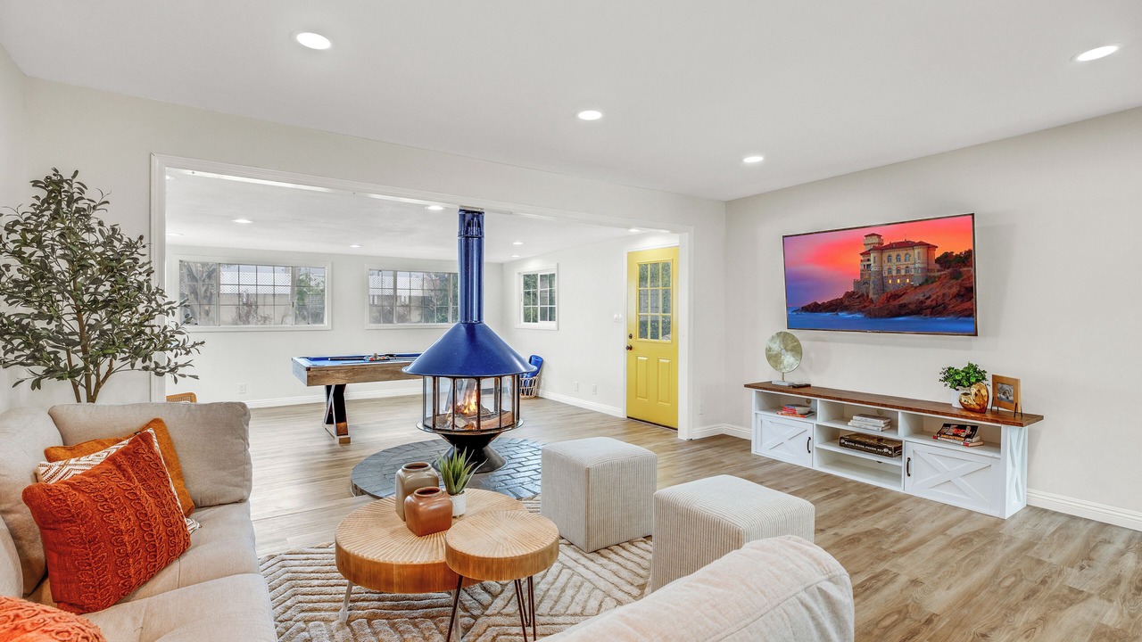 Photo of Livingroom in Sherwood Forest and Thistle Development