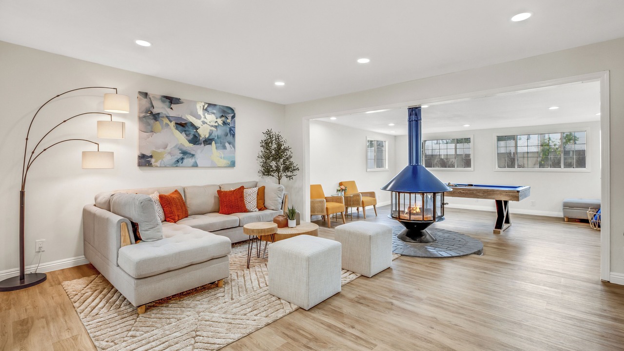 Photo of Livingroom in Sherwood Forest and Thistle Development