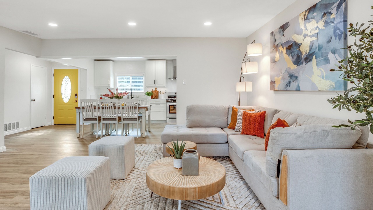 Photo of Livingroom in Sherwood Forest and Thistle Development